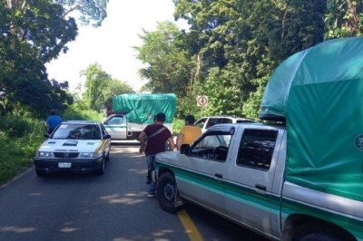 Transportistas exigen frenar extorsiones y bloquean carreteras en Chiapas