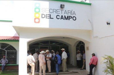 Toman campesinos Secam por deuda de 3.5 millones de pesos