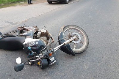 Chocan motos: dos lesionados
