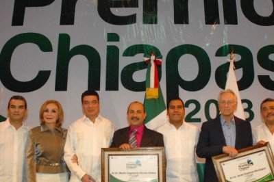 CARTELERA POLÍTICA /* Crueldad oficial al desamparar a los ganadores del Premio Chiapas