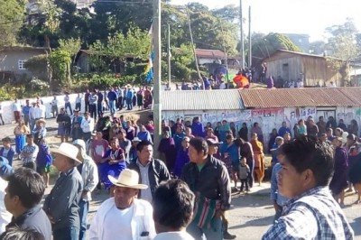 Bloquean carretera Chiapas-Tabasco en demanda de apoyos para el campo
