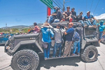 CARTELERA POLÍTICA / * Los poderes públicos en Guerrero deben desaparecer